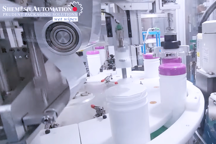 Machine Monobloc Xpander pour Lingettes en Canisters lors d’une démonstration FAT